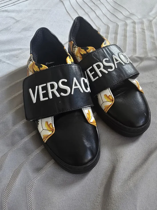 Versace Black & Yellow - Picture 6 of 9
